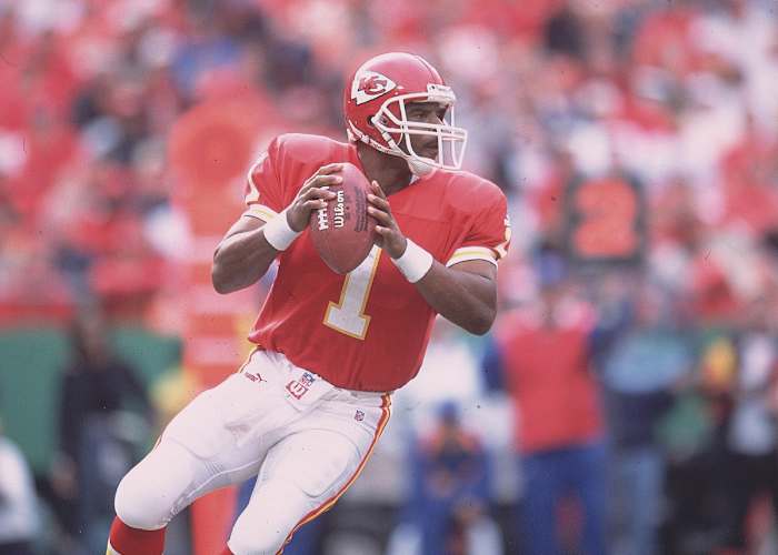 Warren Moon scans the field while playing quarterback for the Chiefs